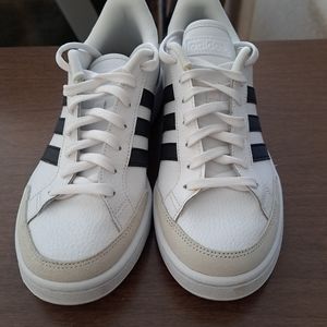 Adidas Court Shoes Men's 8.5 Like New
